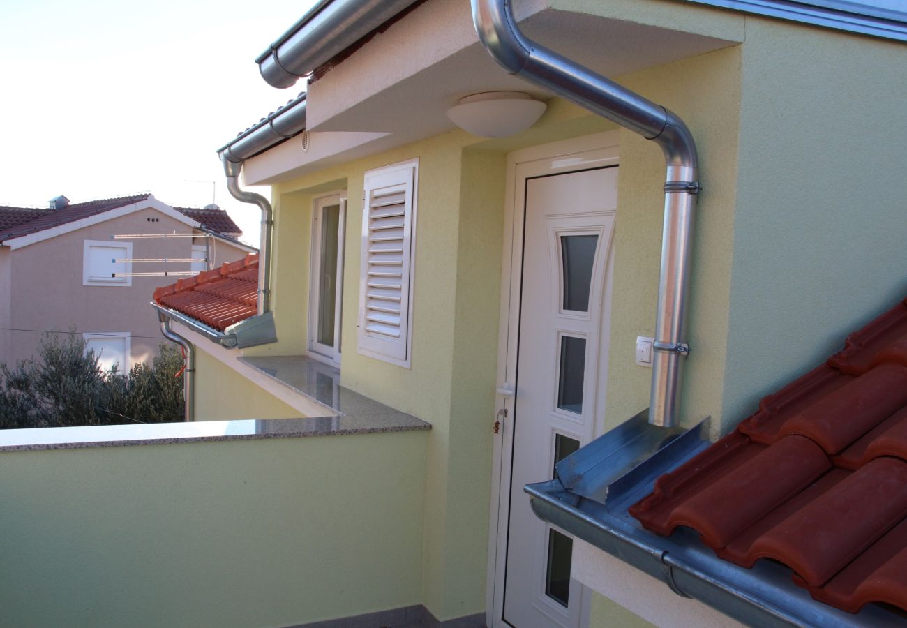 Ferienwohnung in Vodice - Apartments Gojevic - two bedroom apartment with a garden view A1