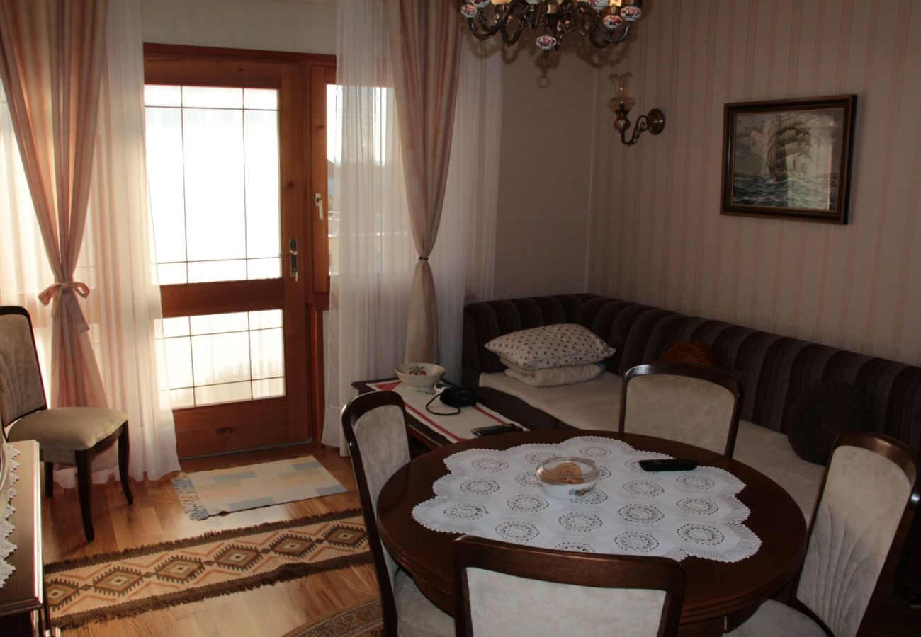 Ferienwohnung in Vodice - Apartments Gojevic - two bedroom apartment with a garden view A2