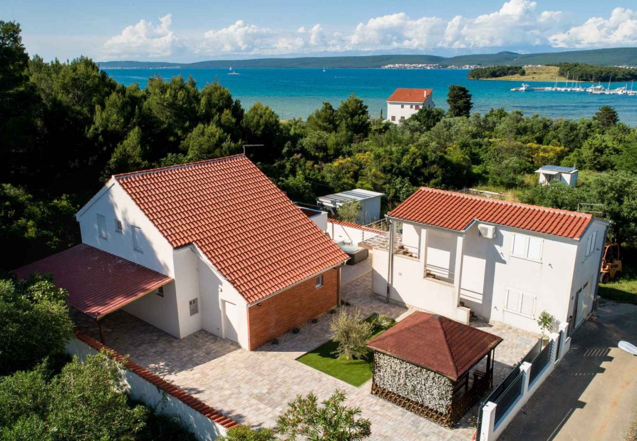 Villa in Pašman - Villa Kate - four bedroom house with a jacuzzi