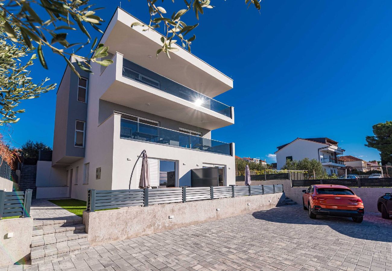 Ferienwohnung in Šibenik-Brodarica - Apartments Velic - Two bedroom apartment with a terrace B