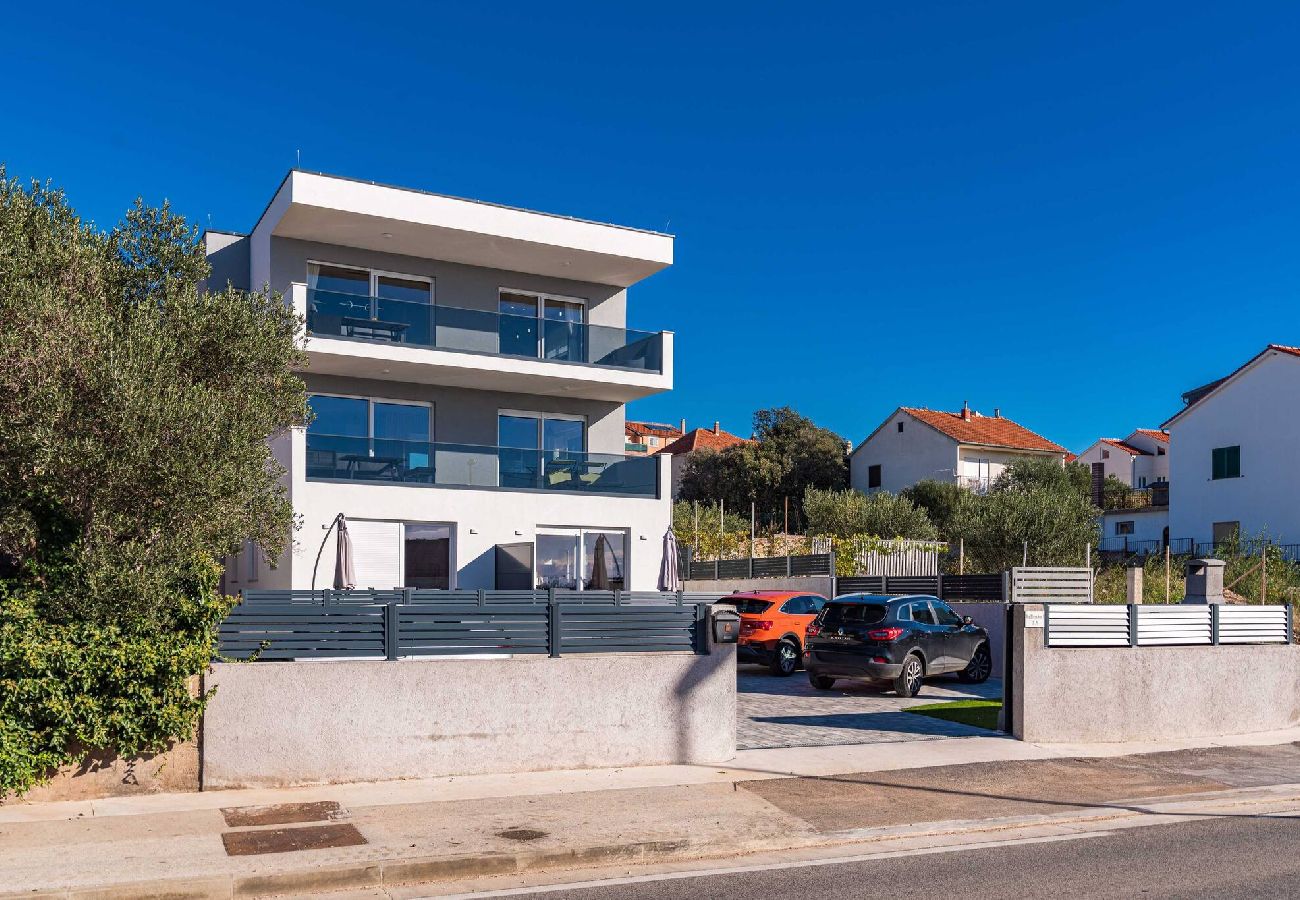 Ferienwohnung in Šibenik-Brodarica - Apartments Velic - Two bedroom apartment with a terrace B