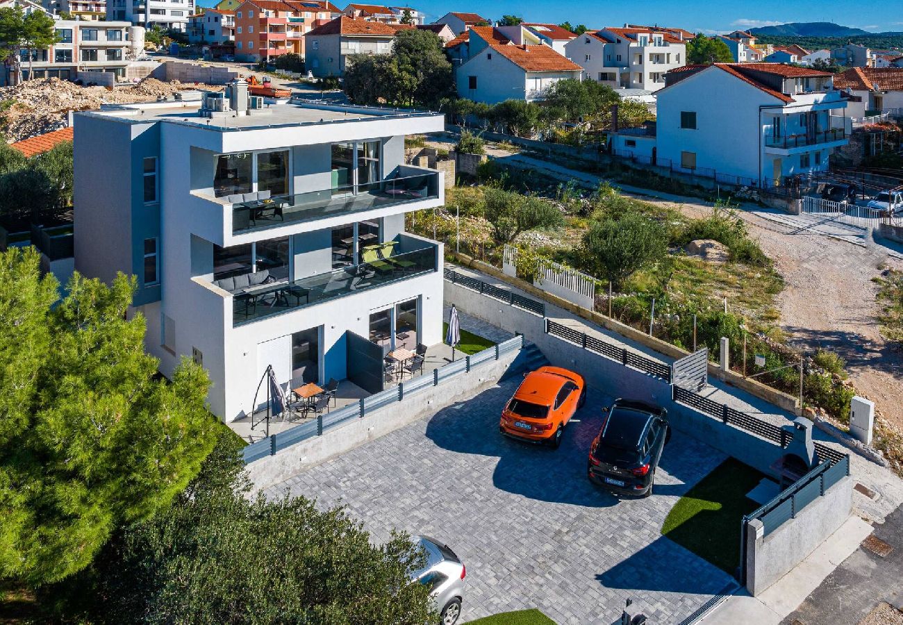 Ferienwohnung in Šibenik-Brodarica - Apartments Velic - Two bedroom apartment with a terrace B