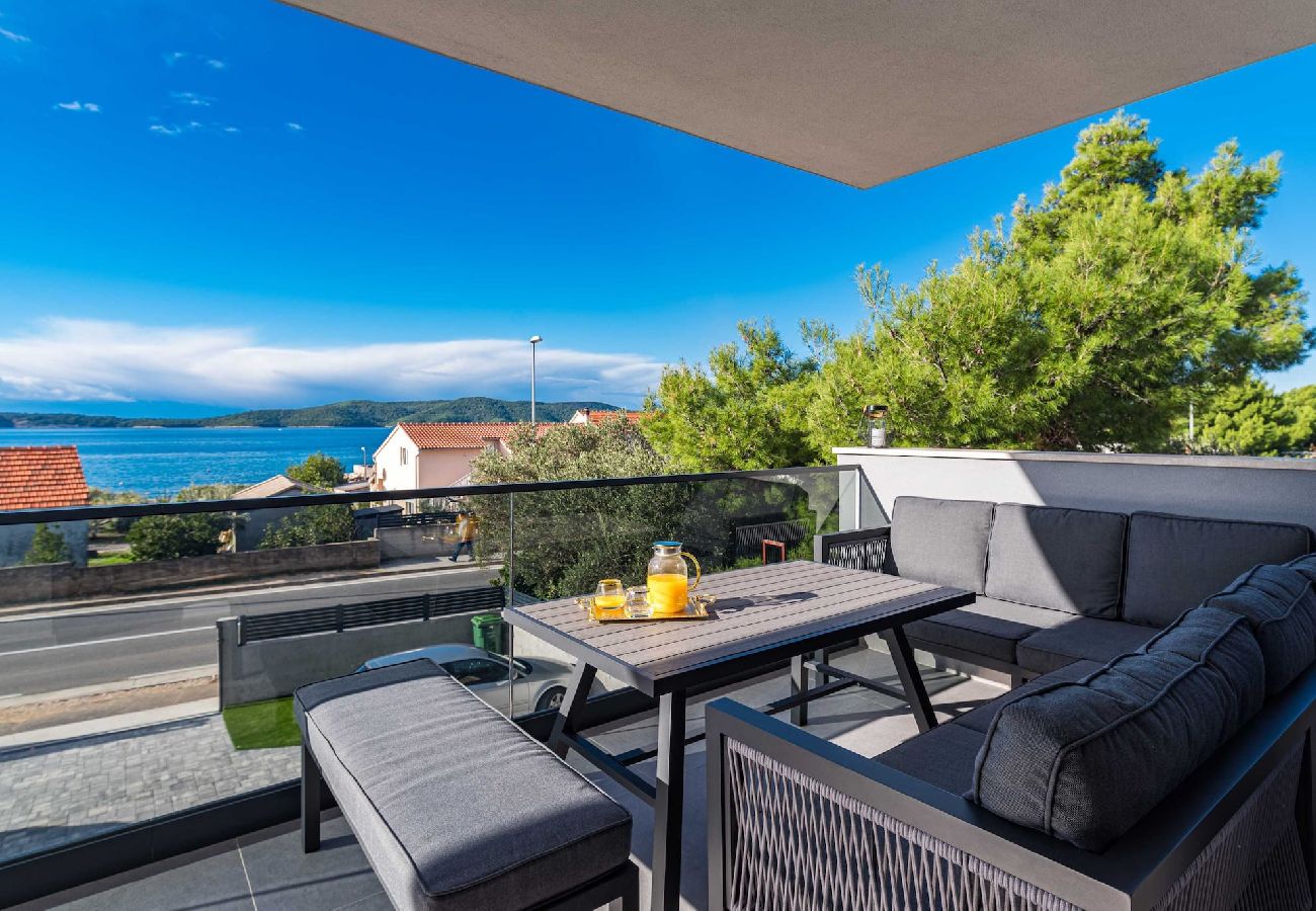 Ferienwohnung in Šibenik-Brodarica - Apartments Velic - Three bedroom apartment with a sea view C