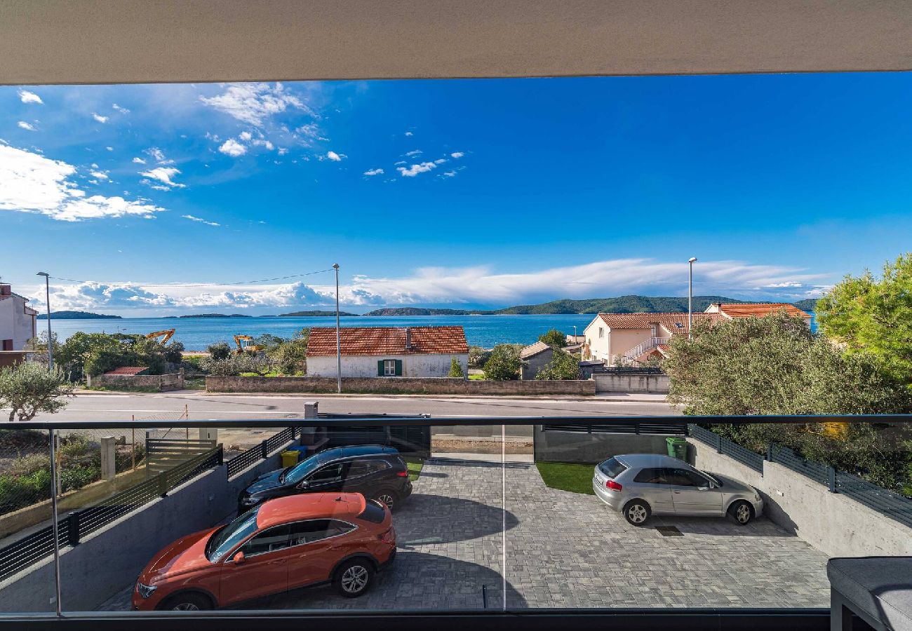 Ferienwohnung in Šibenik-Brodarica - Apartments Velic - Three bedroom apartment with a sea view C