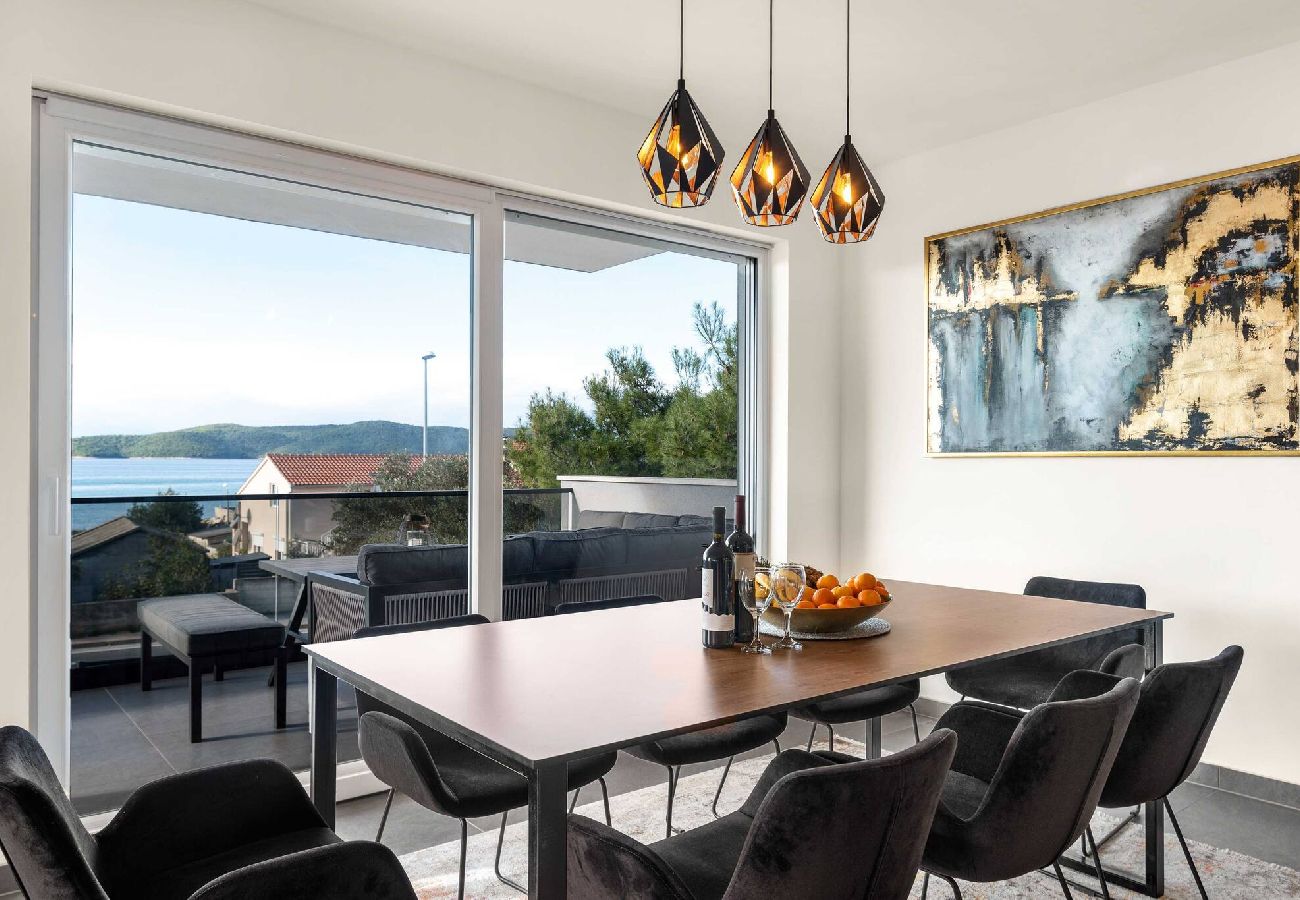 Ferienwohnung in Šibenik-Brodarica - Apartments Velic - Three bedroom apartment with a sea view C