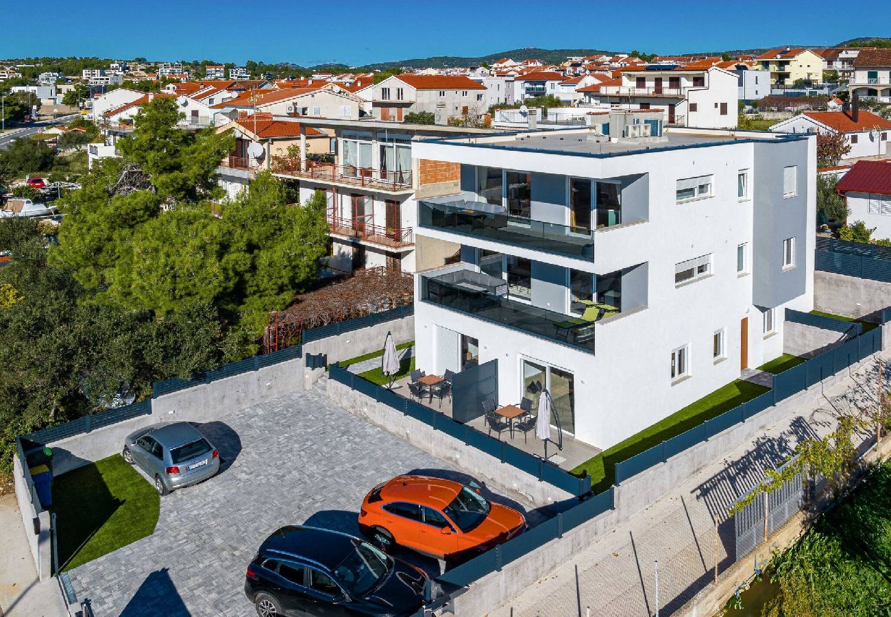 Ferienwohnung in Šibenik-Brodarica - Apartments Velic - Three bedroom apartment with a sea view C