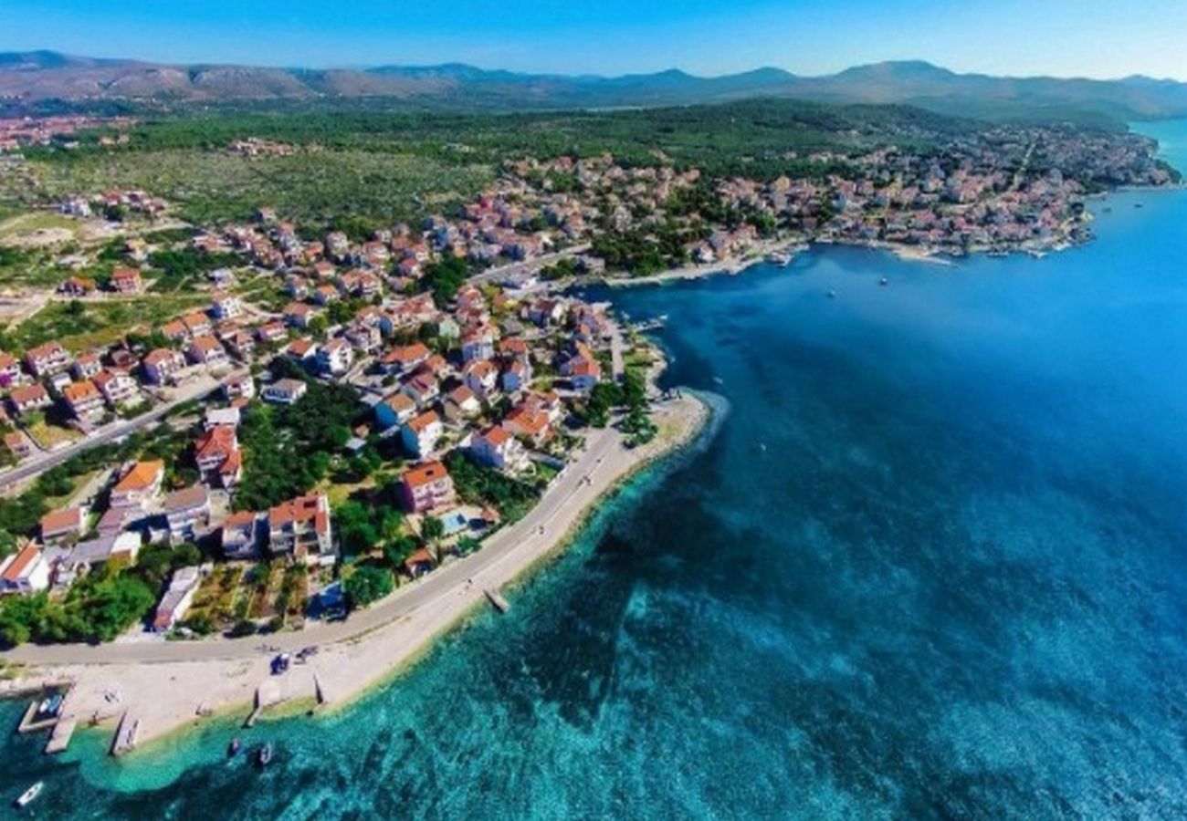 Ferienwohnung in Šibenik-Brodarica - Apartments Vukičević - Apartment mit vier Schlafzimmern und Meerblick (Karla)