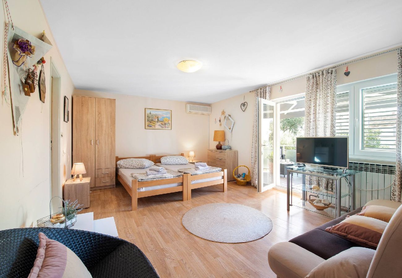 Ferienwohnung in Šibenik-Brodarica - Apartments Nena - Apartment mit einem Schlafzimmer und Balkon (Matea A1)