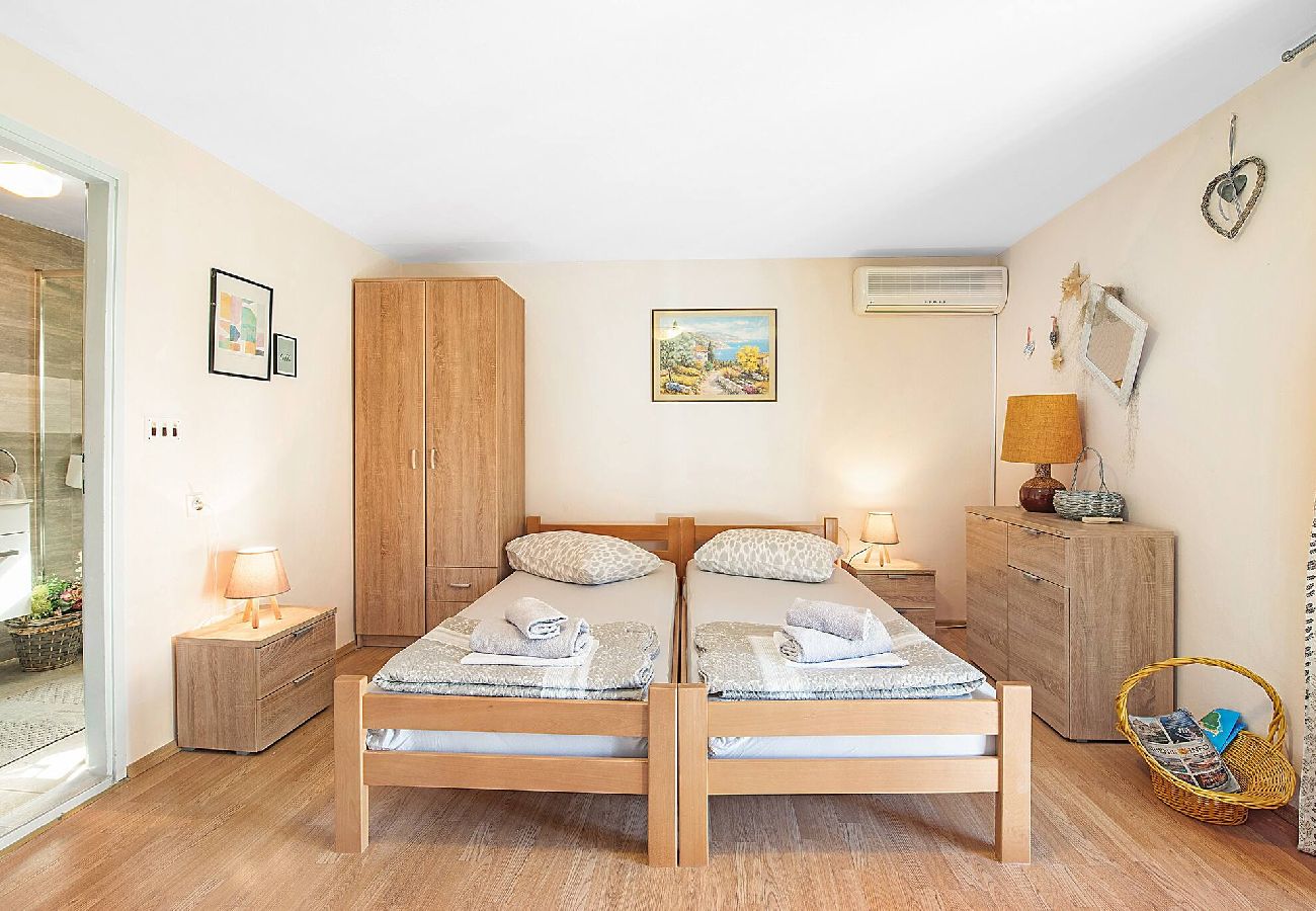 Ferienwohnung in Šibenik-Brodarica - Apartments Nena - Apartment mit einem Schlafzimmer und Balkon (Matea A1)