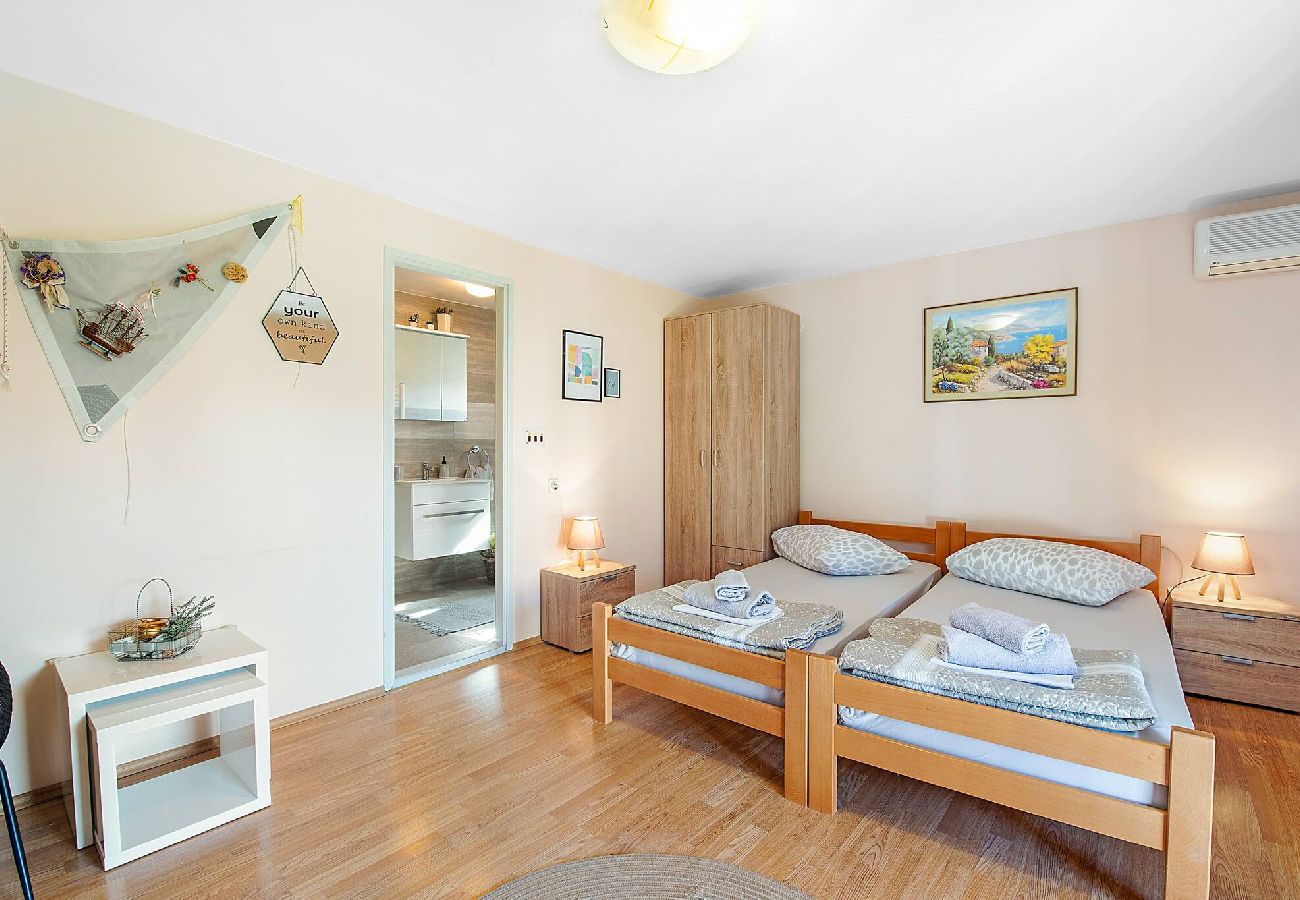 Ferienwohnung in Šibenik-Brodarica - Apartments Nena - Apartment mit einem Schlafzimmer und Balkon (Matea A1)