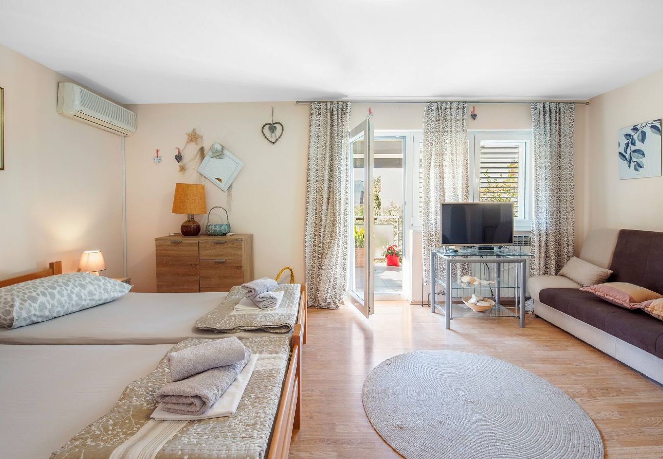 Ferienwohnung in Šibenik-Brodarica - Apartments Nena - Apartment mit einem Schlafzimmer und Balkon (Matea A1)