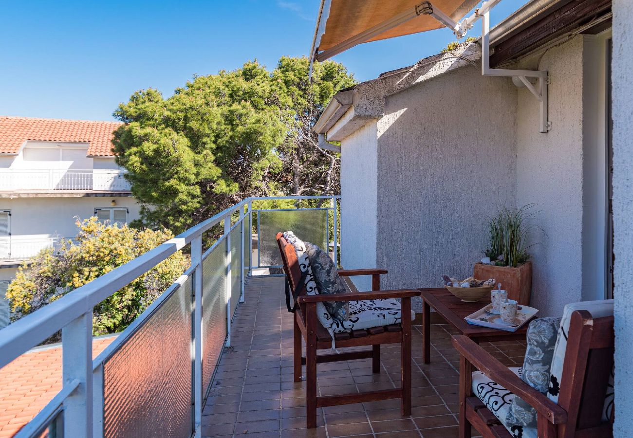 Ferienwohnung in Šibenik-Brodarica - Apartments Nena - Apartment mit zwei Schlafzimmern und Balkon (Paola A2)