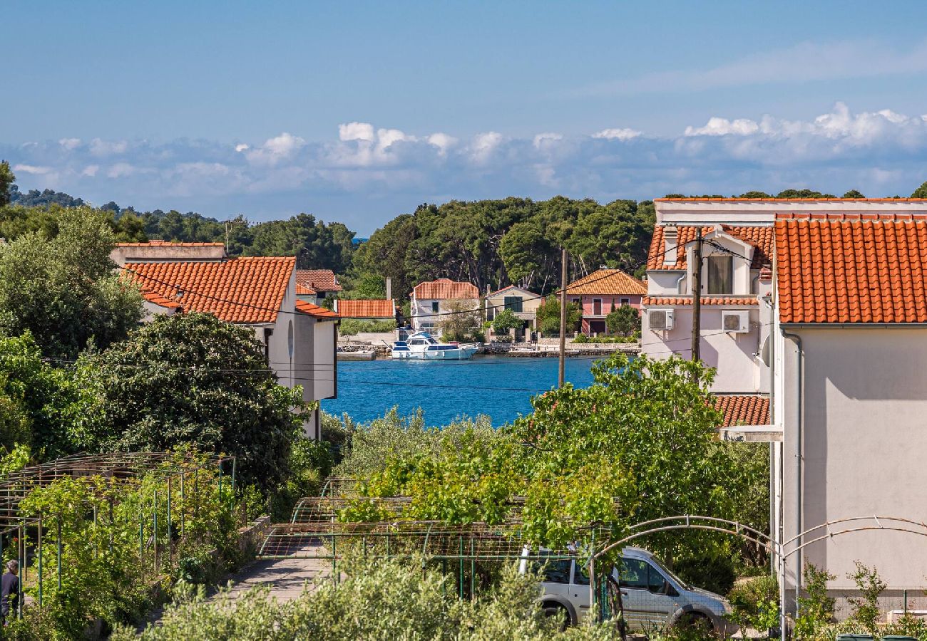 Ferienwohnung in Šibenik-Brodarica - Apartments Nena - Apartment mit zwei Schlafzimmern und Balkon (Paola A2)