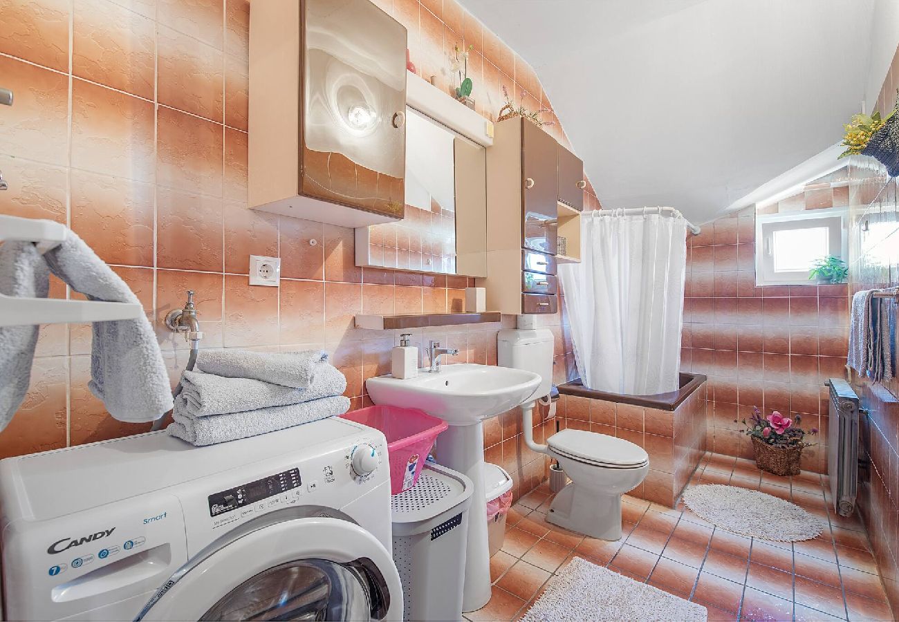 Ferienwohnung in Šibenik-Brodarica - Apartments Nena - Apartment mit zwei Schlafzimmern und Balkon (Paola A2)