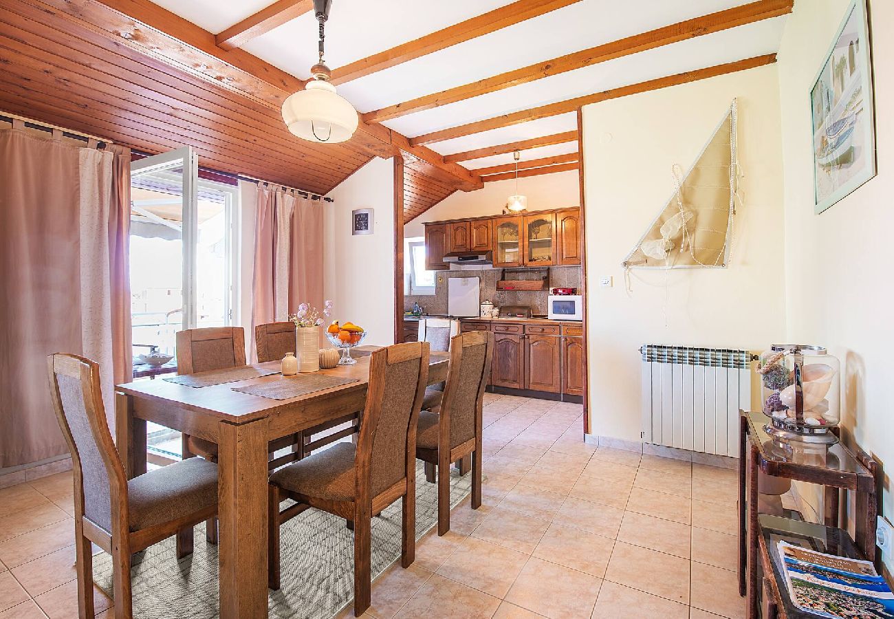 Ferienwohnung in Šibenik-Brodarica - Apartments Nena - Apartment mit zwei Schlafzimmern und Balkon (Paola A2)