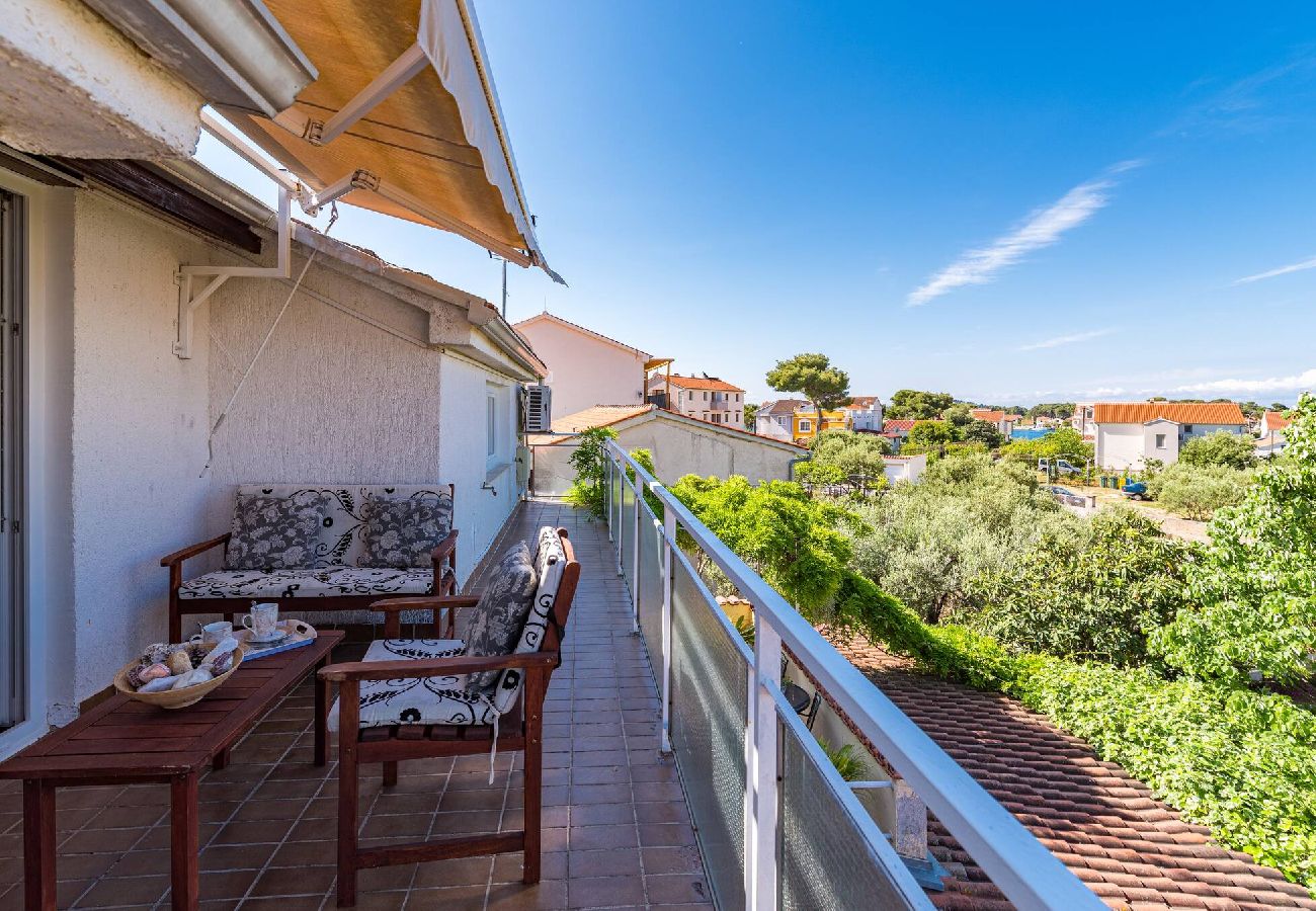 Ferienwohnung in Šibenik-Brodarica - Apartments Nena - Apartment mit zwei Schlafzimmern und Balkon (Paola A2)