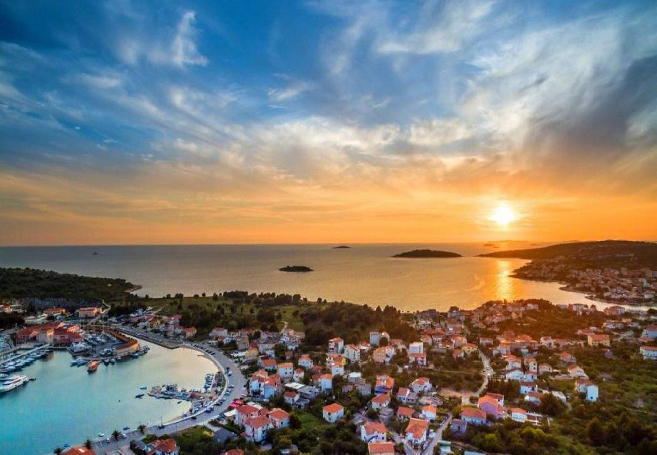 Ferienwohnung in Rogoznica - Apartment Mili – Apartment mit zwei Schlafzimmern und Meerblick