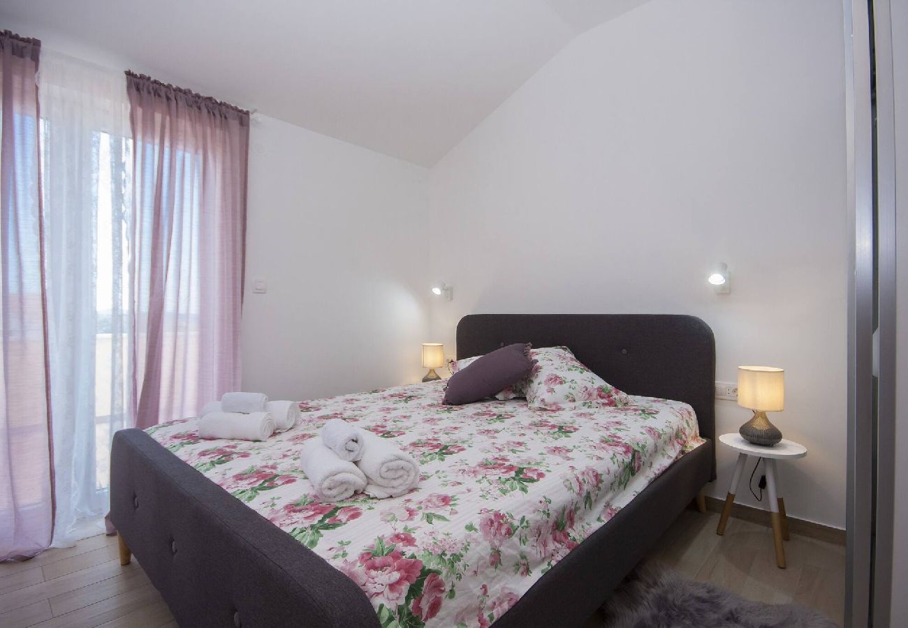 Ferienwohnung in Šibenik-Brodarica - Apartments Tonia - Apartment mit einem Schlafzimmer und Meerblick (Tonia A2)