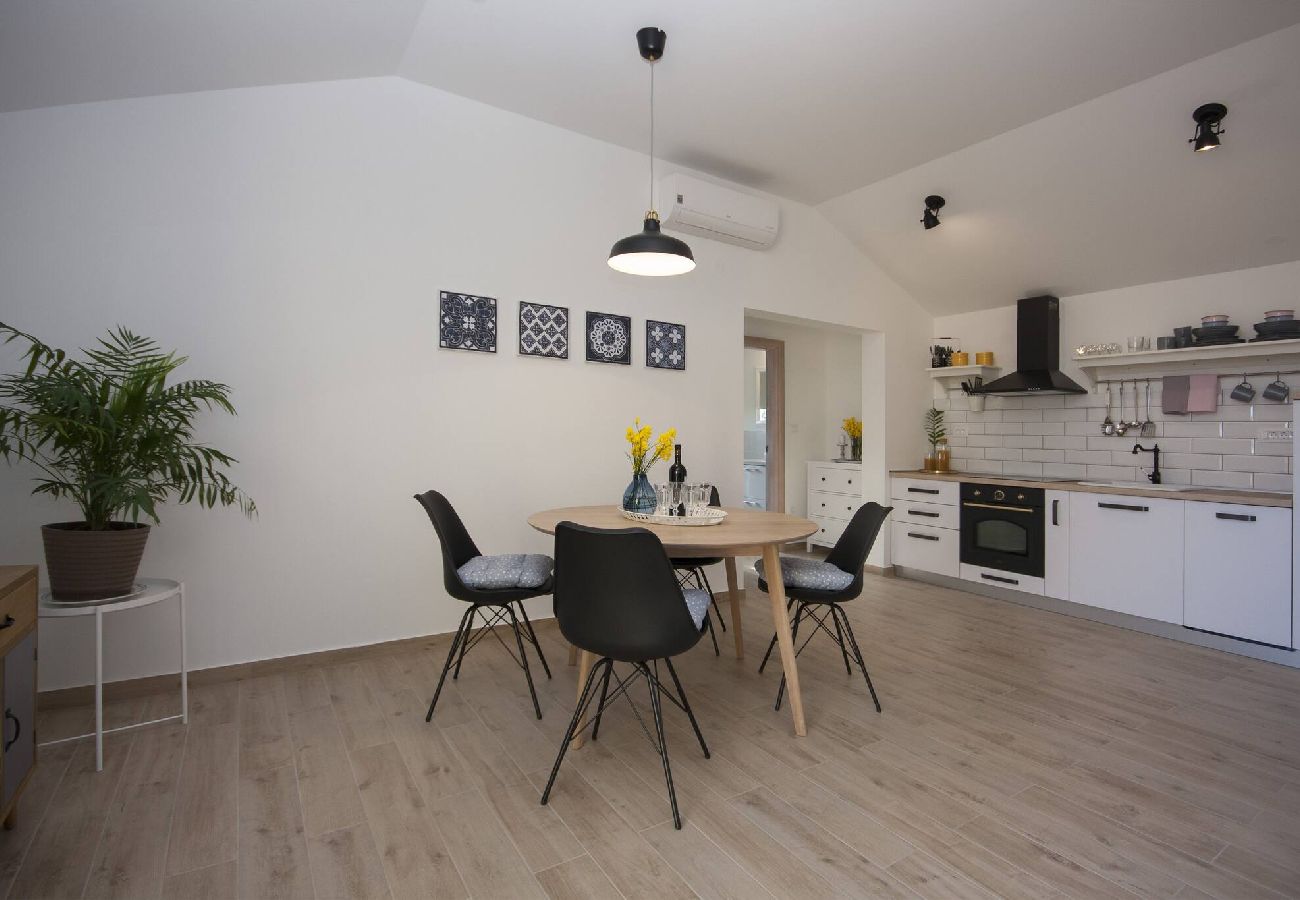 Ferienwohnung in Šibenik-Brodarica - Apartments Tonia - Apartment mit einem Schlafzimmer und Meerblick (Tonia A2)