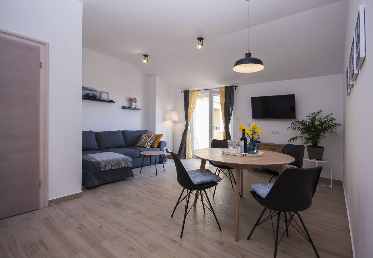 Ferienwohnung in Šibenik-Brodarica - Apartments Tonia - Apartment mit einem Schlafzimmer und Meerblick (Tonia A2)