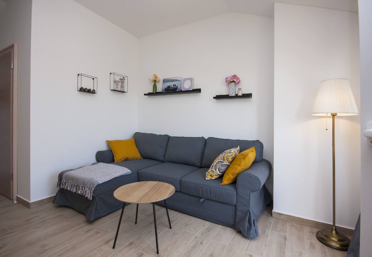 Ferienwohnung in Šibenik-Brodarica - Apartments Tonia - Apartment mit einem Schlafzimmer und Meerblick (Tonia A2)