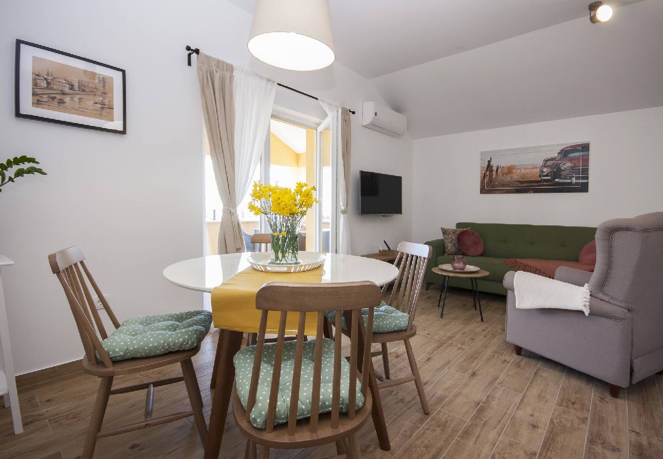 Ferienwohnung in Šibenik-Brodarica - Apartments Tonia - Apartment mit einem Schlafzimmer und Meerblick (Mala A1)