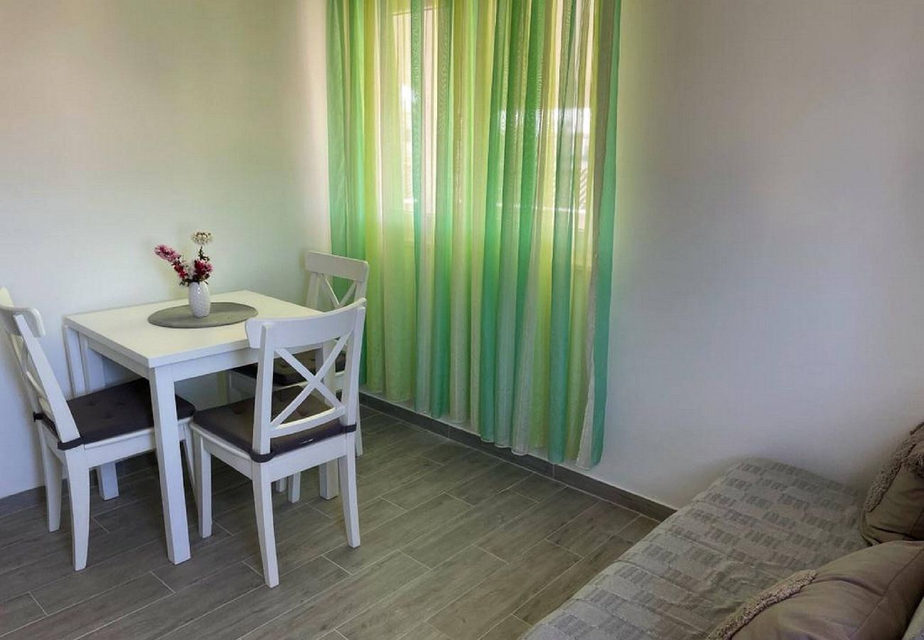 Ferienwohnung in Murter - Apartments Kostelić - Apartment mit einem Schlafzimmer und Meerblick A3