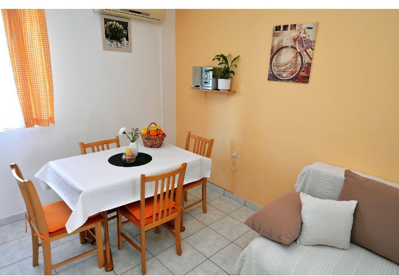 Ferienwohnung in Murter - Apartments Kostelić - Apartment mit einem Schlafzimmer und Meerblick A1