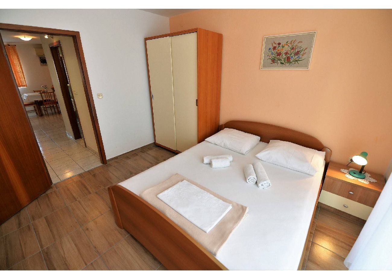 Ferienwohnung in Murter - Apartments Kostelić - Apartment mit einem Schlafzimmer und Meerblick A1