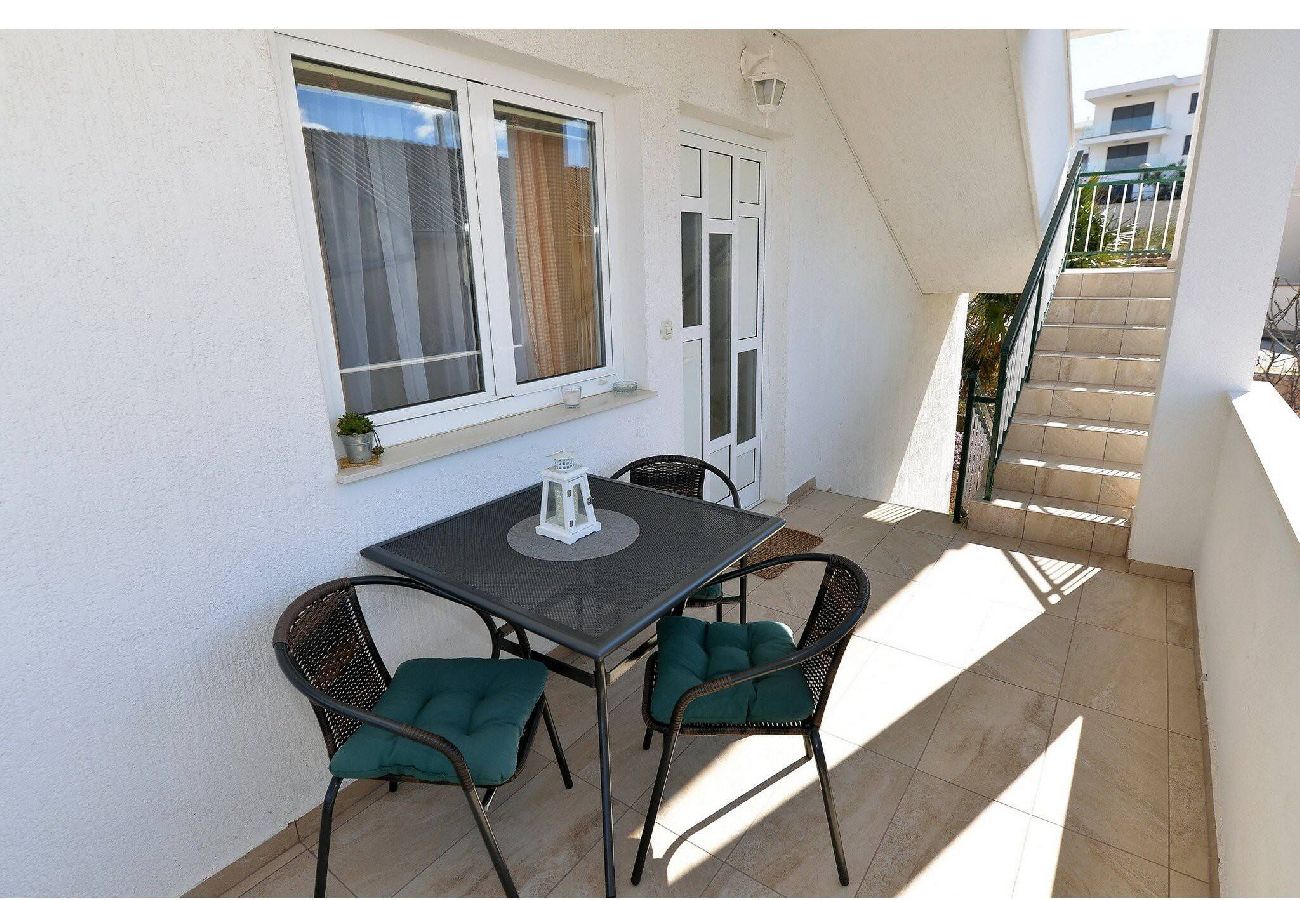 Ferienwohnung in Murter - Apartments Kostelić - Apartment mit einem Schlafzimmer und Meerblick A1