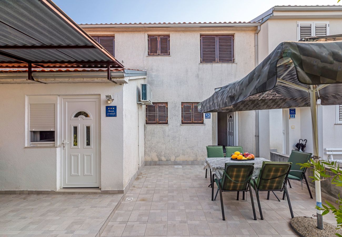 Ferienwohnung in Šibenik-Brodarica - Apartment Danica – Apartment mit drei Schlafzimmern