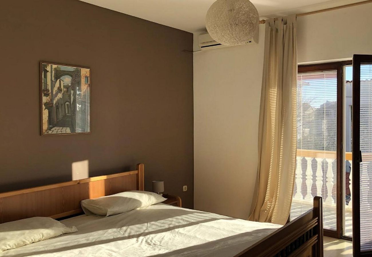 Ferienwohnung in Šibenik-Brodarica - Soha Apartments – Apartment mit zwei Schlafzimmern und teilweisem Meerblick