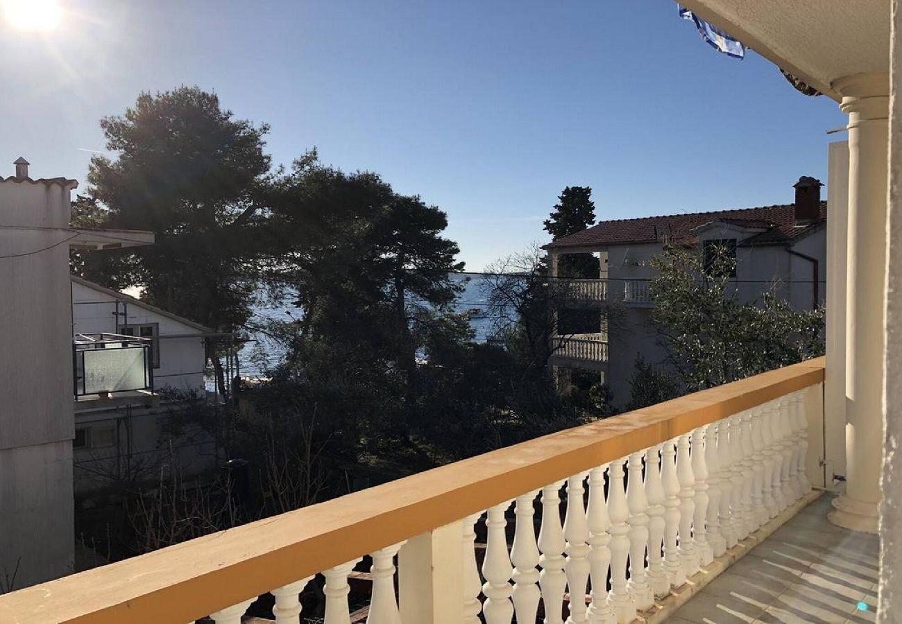 Ferienwohnung in Šibenik-Brodarica - Soha Apartments – Apartment mit zwei Schlafzimmern und teilweisem Meerblick