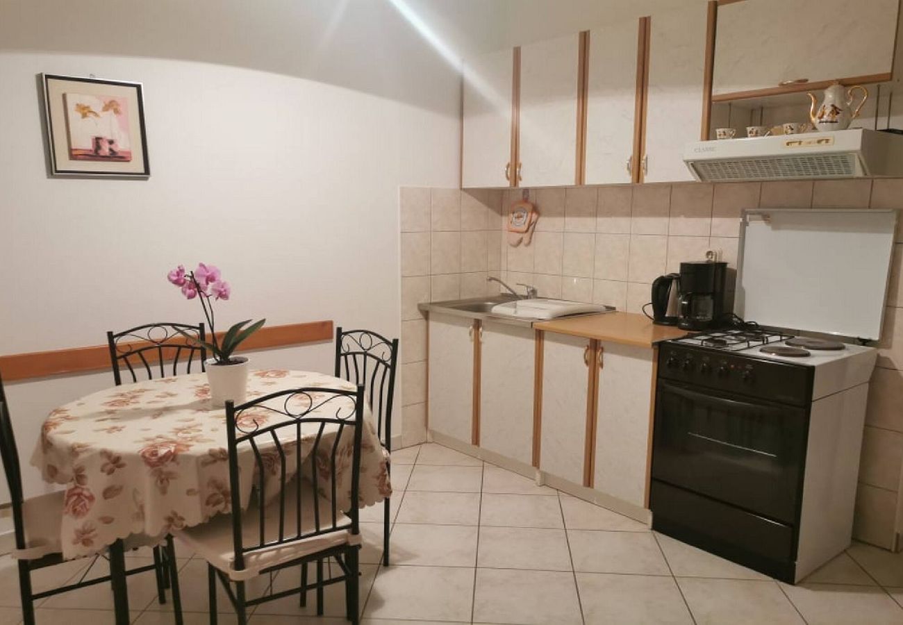 Ferienwohnung in Šibenik-Brodarica - Soha Apartments – Apartment mit einem Schlafzimmer und teilweisem Meerblick