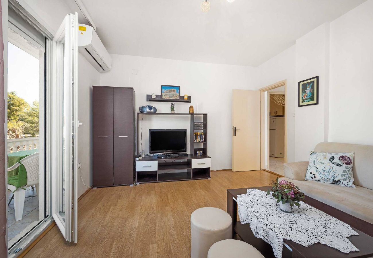 Ferienwohnung in Šibenik-Brodarica - Terra Mare Apartments – Apartment mit zwei Schlafzimmern und Balkon