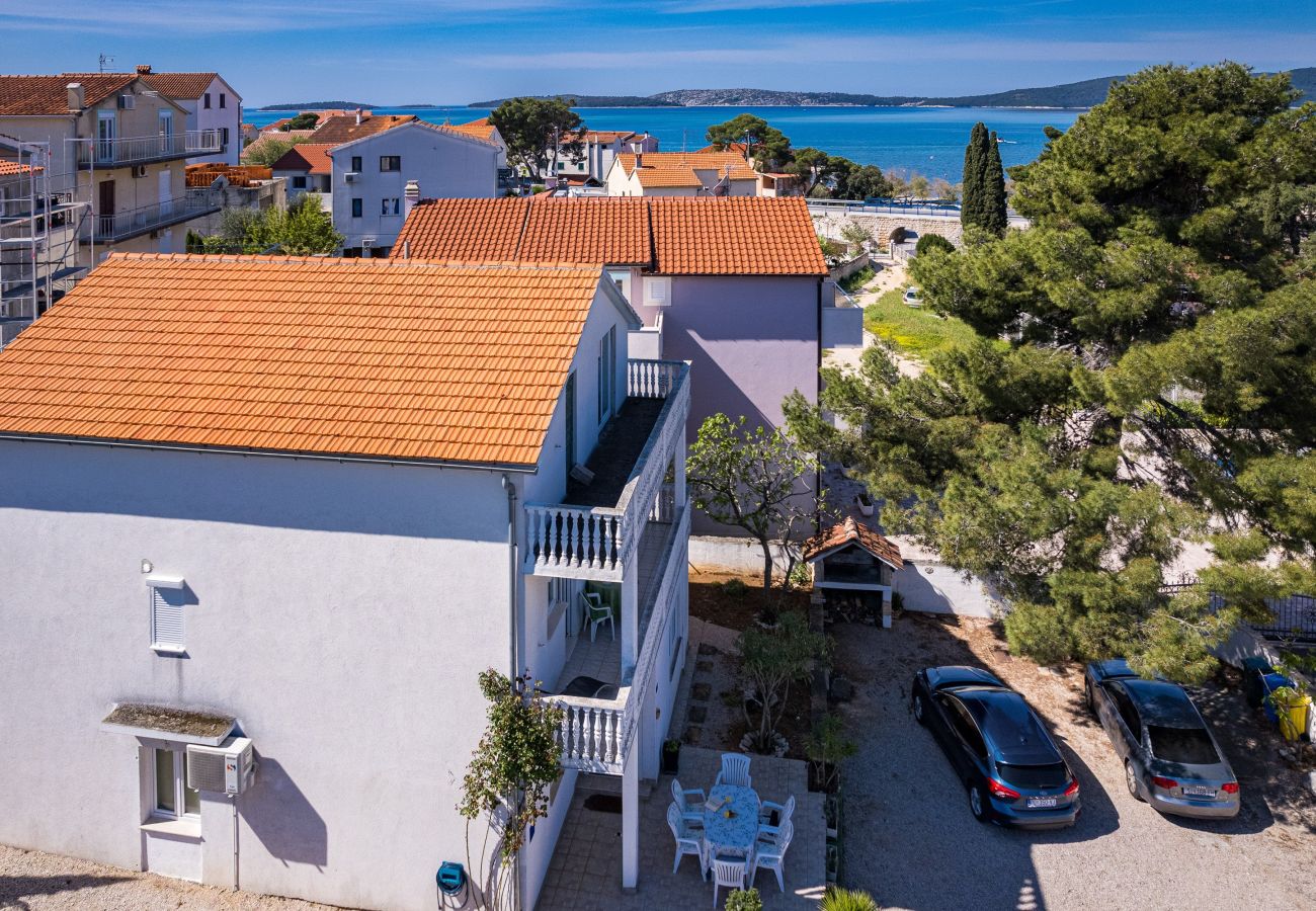 Ferienwohnung in Šibenik-Brodarica - Terra Mare Apartments – Apartment mit zwei Schlafzimmern und Balkon