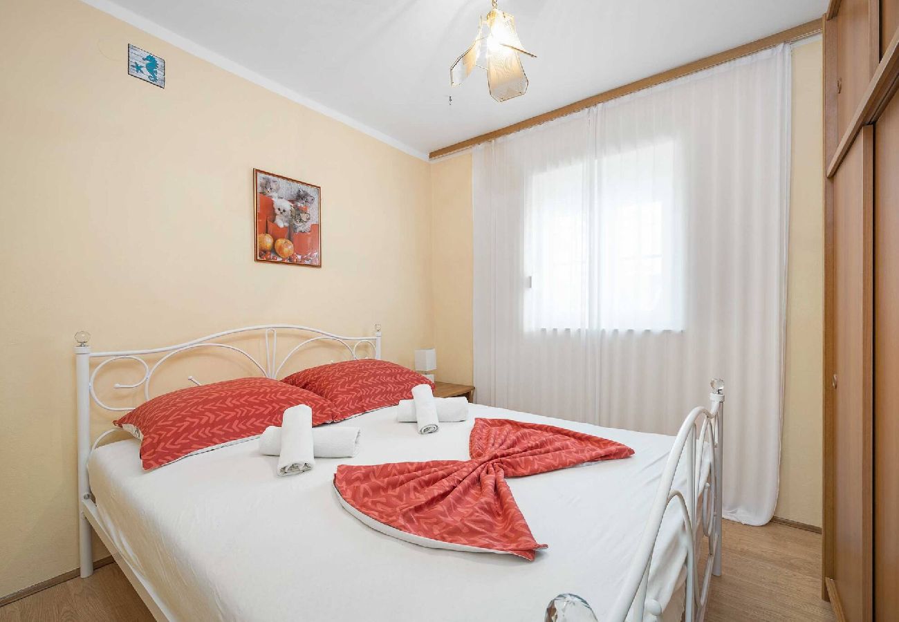 Ferienwohnung in Šibenik-Brodarica - Terra Mare Apartments – Apartment mit drei Schlafzimmern und Terrasse