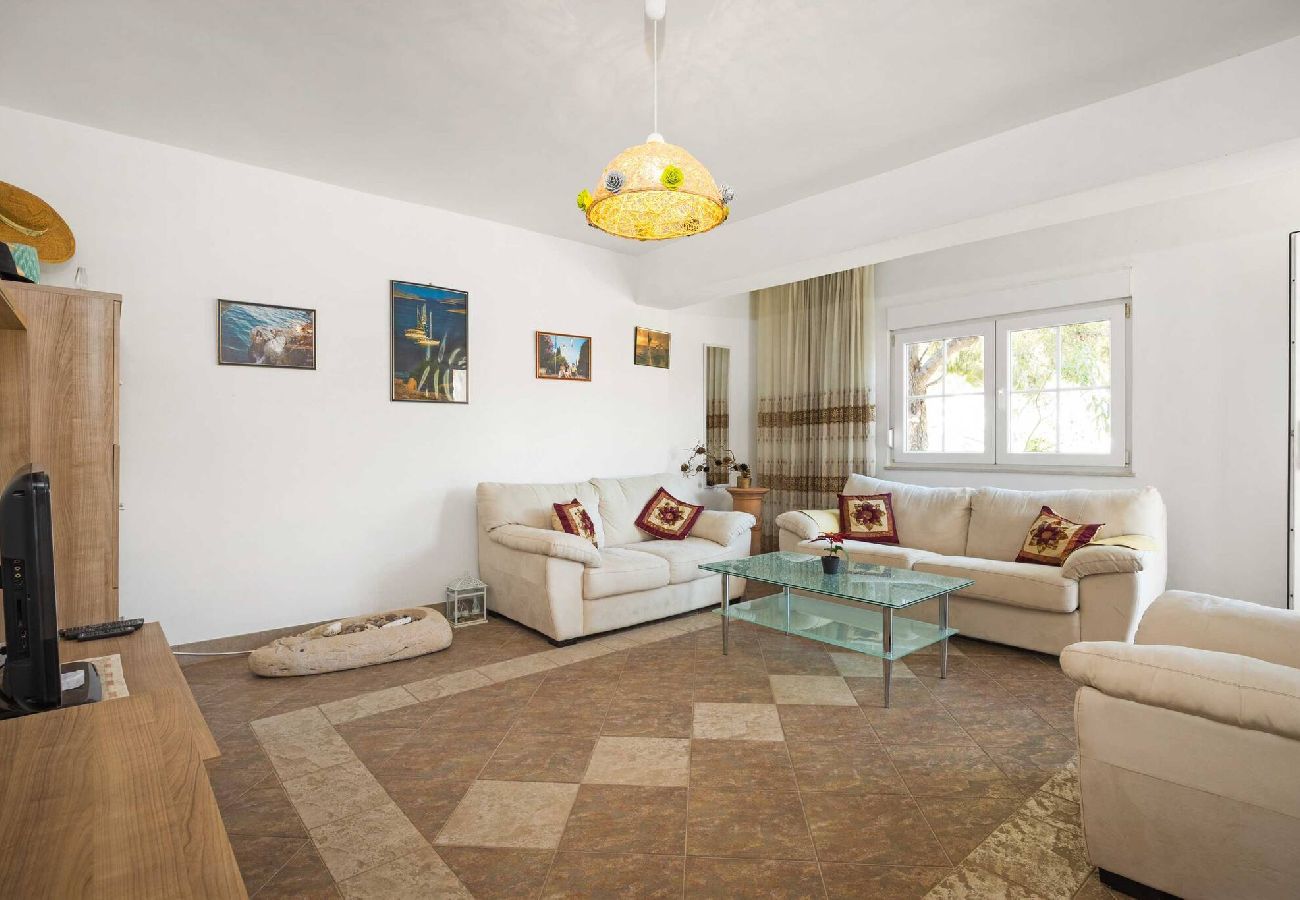 Ferienwohnung in Šibenik-Brodarica - Terra Mare Apartments – Apartment mit drei Schlafzimmern und Terrasse