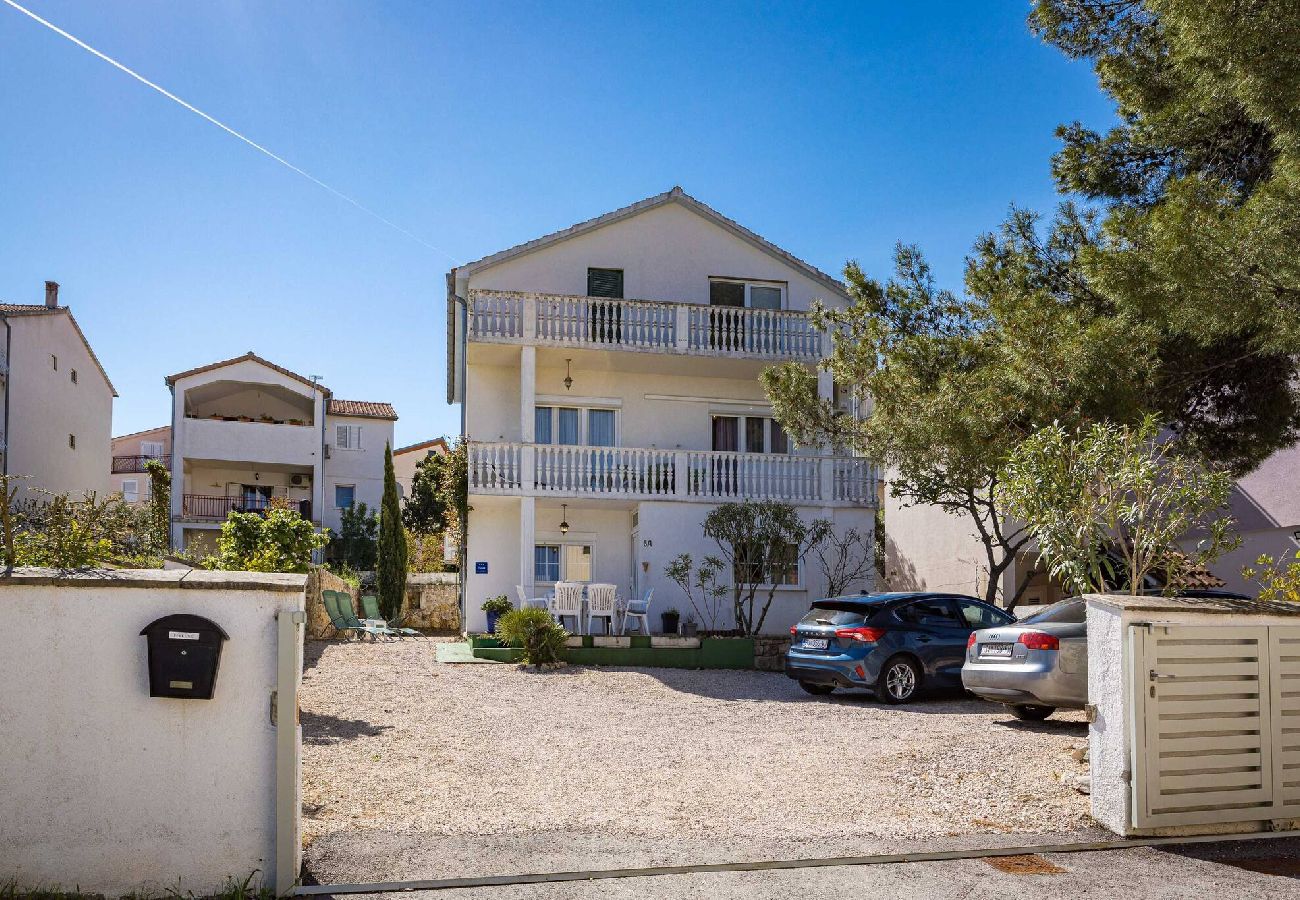 Ferienwohnung in Šibenik-Brodarica - Terra Mare Apartments – Apartment mit drei Schlafzimmern und Terrasse