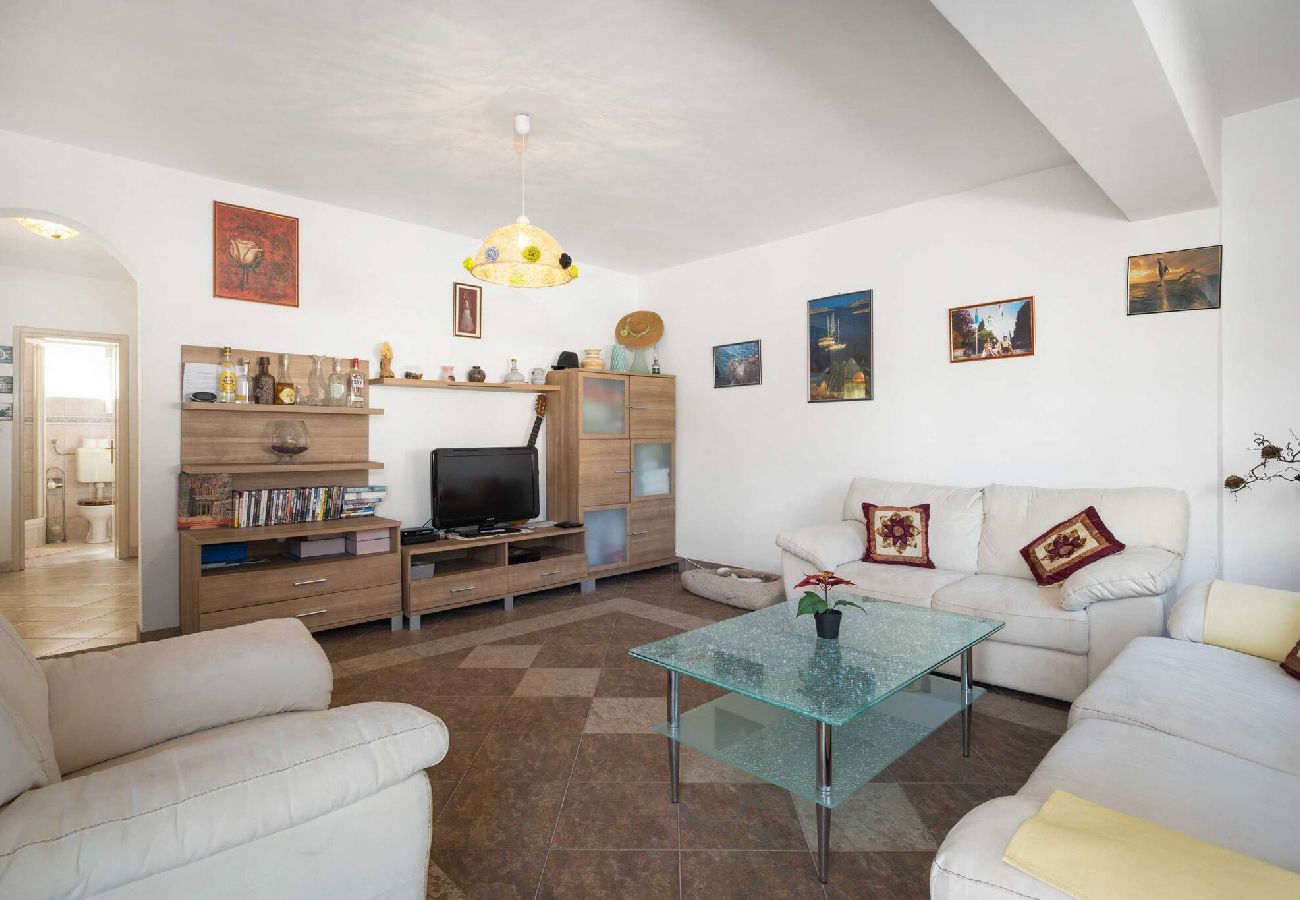 Ferienwohnung in Šibenik-Brodarica - Terra Mare Apartments – Apartment mit drei Schlafzimmern und Terrasse