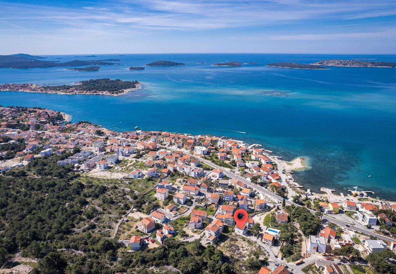 Ferienwohnung in Šibenik-Brodarica - Terra Mare Apartments – Apartment mit drei Schlafzimmern und Terrasse