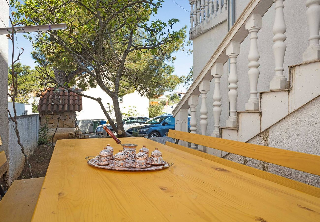 Ferienwohnung in Šibenik-Brodarica - Terra Mare Apartments – Apartment mit drei Schlafzimmern und Terrasse