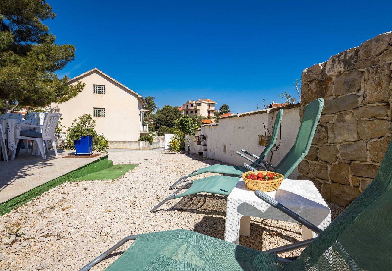 Ferienwohnung in Šibenik-Brodarica - Terra Mare Apartments – Apartment mit drei Schlafzimmern und Terrasse