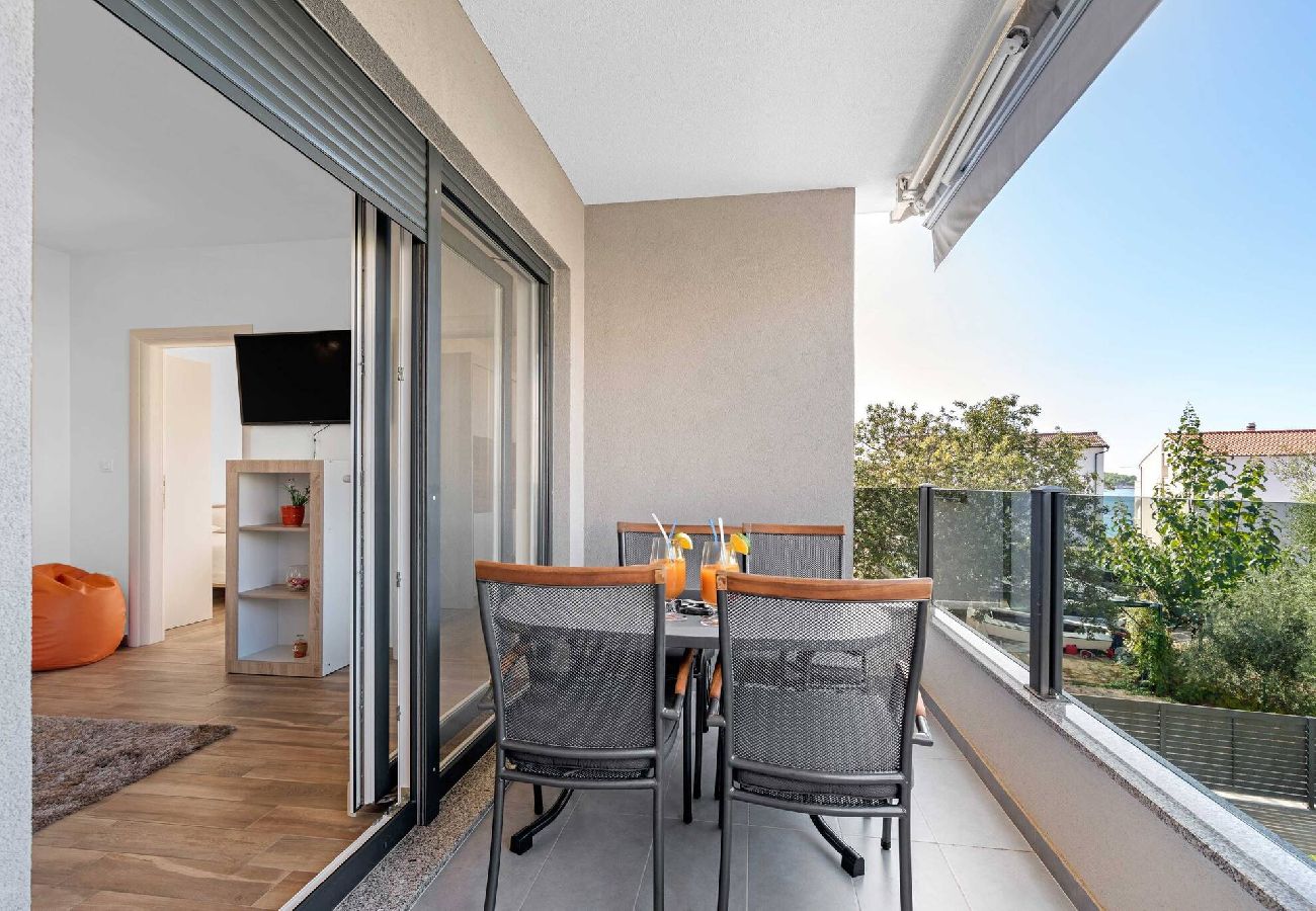 Ferienwohnung in Rogoznica - Apartments Boomerang – Apartment mit zwei Schlafzimmern und Meerblick A1