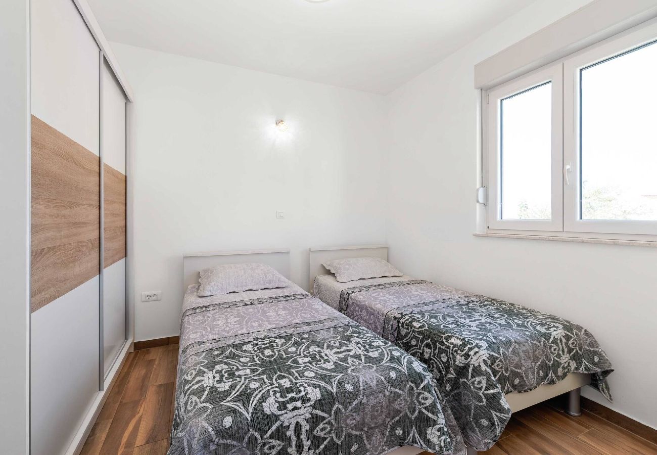 Ferienwohnung in Rogoznica - Apartments Boomerang – Apartment mit zwei Schlafzimmern und Meerblick A1