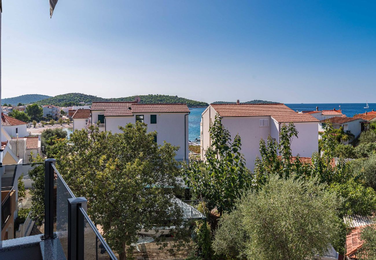 Ferienwohnung in Zecevo Rogoznicko - Apartments Boomerang – Apartment mit zwei Schlafzimmern und Meerblick A2