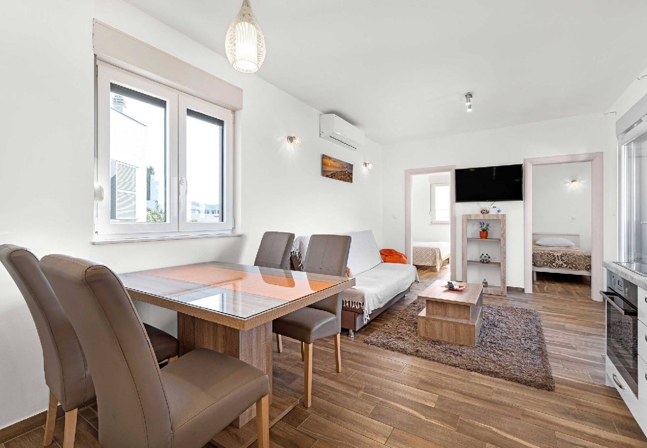 Ferienwohnung in Zecevo Rogoznicko - Apartments Boomerang – Apartment mit zwei Schlafzimmern und Meerblick A2