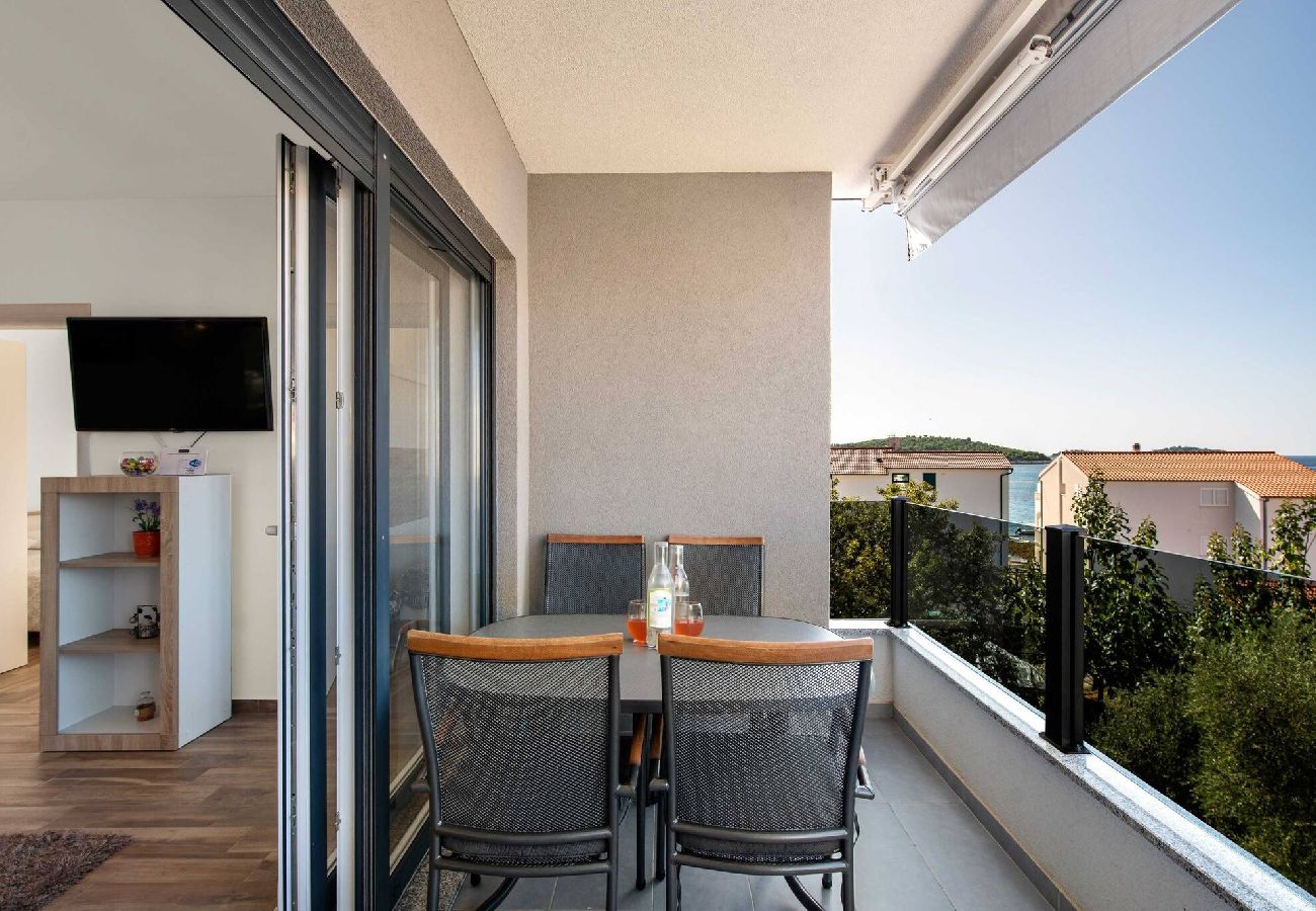 Ferienwohnung in Zecevo Rogoznicko - Apartments Boomerang – Apartment mit zwei Schlafzimmern und Meerblick A2