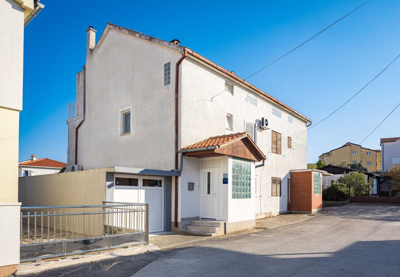 Ferienwohnung in Vodice - Apartments Anna – Apartment mit einem Schlafzimmer und Balkon