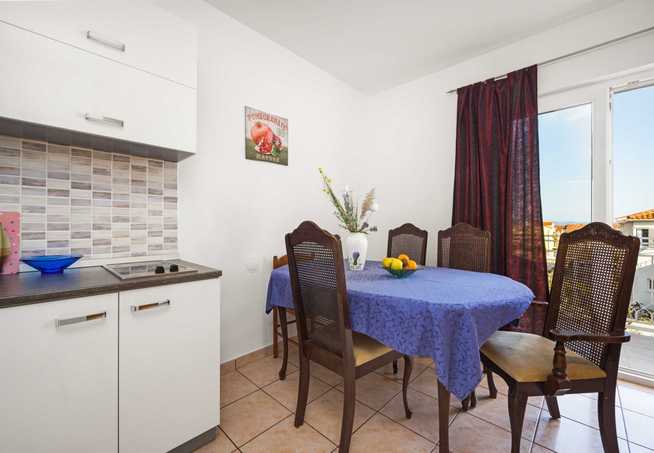 Ferienwohnung in Vodice - Apartments Anna – Apartment mit einem Schlafzimmer und Balkon